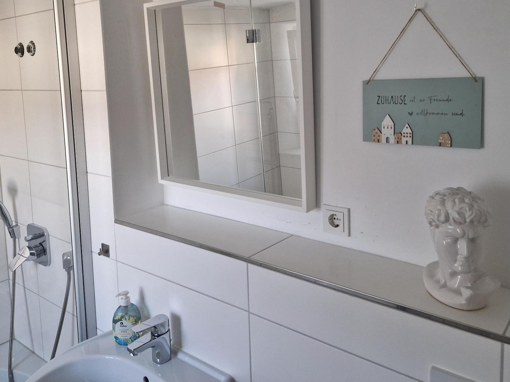 Apartments & Moeblierte Zimmer In Kahl Am Main, Kontaktloser Self Check-In, W-Lan, Schreibtisch, Duschbad, Kuechenzeile, Pkw-Plaetze Pokoj fotografie