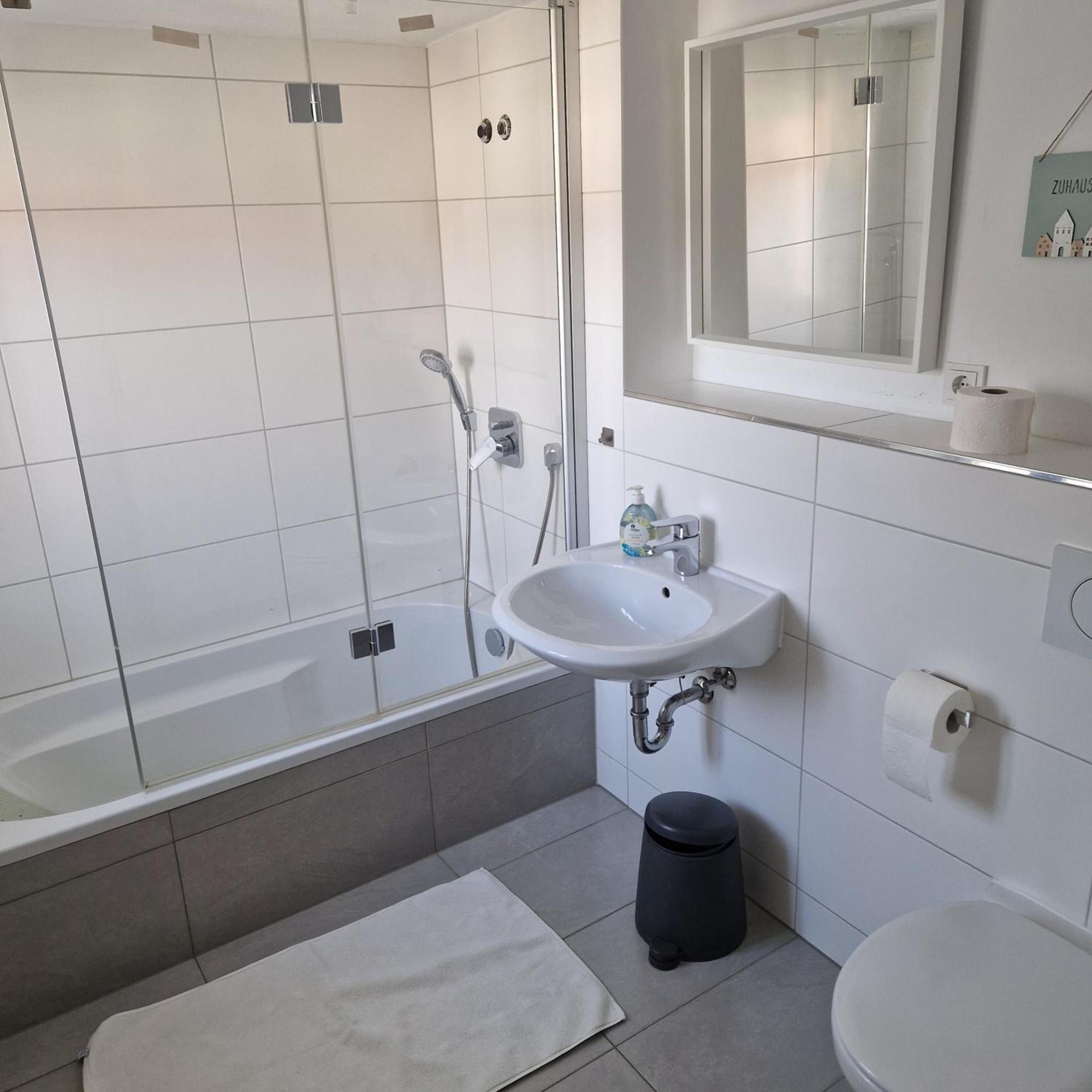 Apartments & Moeblierte Zimmer In Kahl Am Main, Kontaktloser Self Check-In, W-Lan, Schreibtisch, Duschbad, Kuechenzeile, Pkw-Plaetze Pokoj fotografie